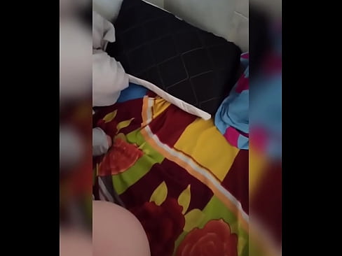 ❤️ Mano kambariokė lieka namuose viena, nes jos vyras atostogauja, o aš pasinaudoju proga ją išdulkinti ir užpildyti jos užpakalį pienu Kokybiškas porno prie mūsų ❌