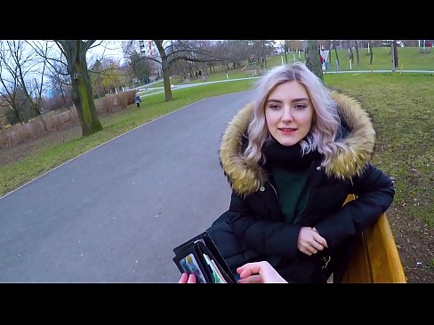 ❤️ Už pinigus nuryja karštą nepažįstamojo spermą - blowjob in the park by Eva Elfie Kokybiškas porno prie mūsų ❌